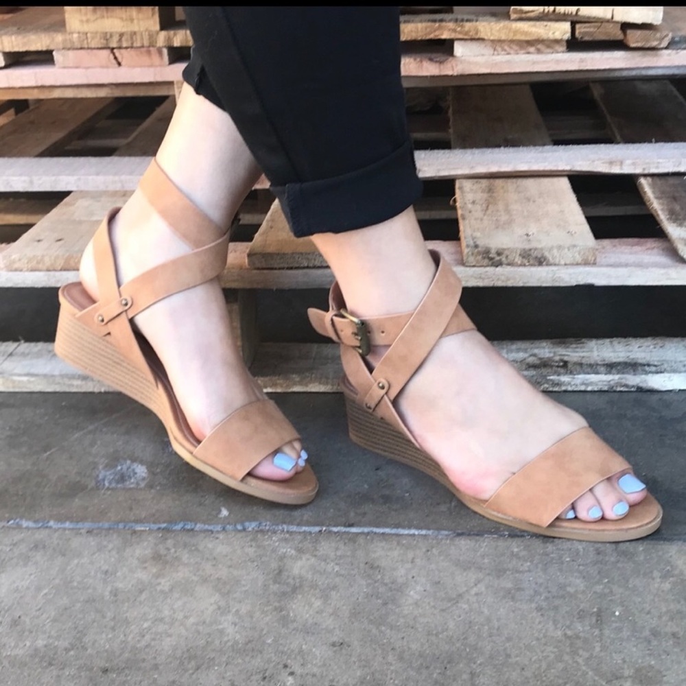 Tan wrapped ankle strap buckle sandals